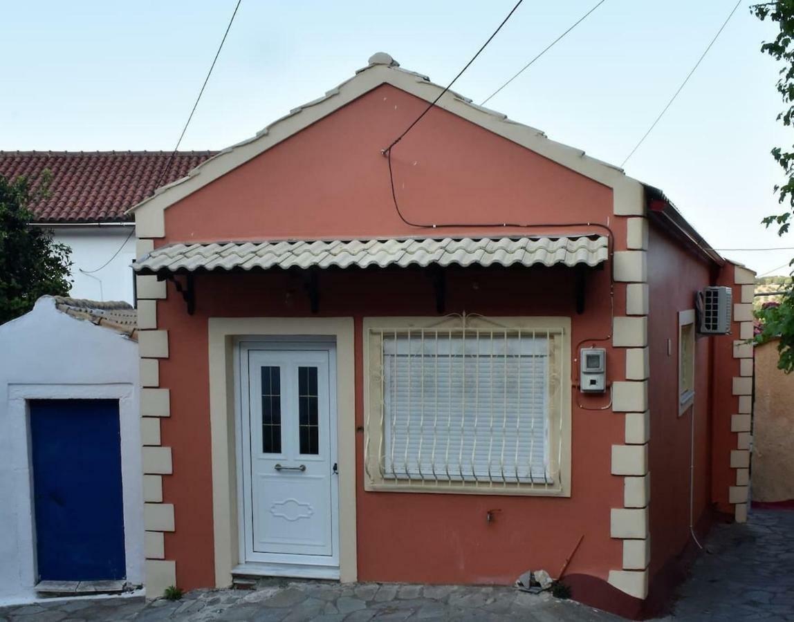 Giannoylas Hoyse{Pigadi Agios Matthaios  Экстерьер фото