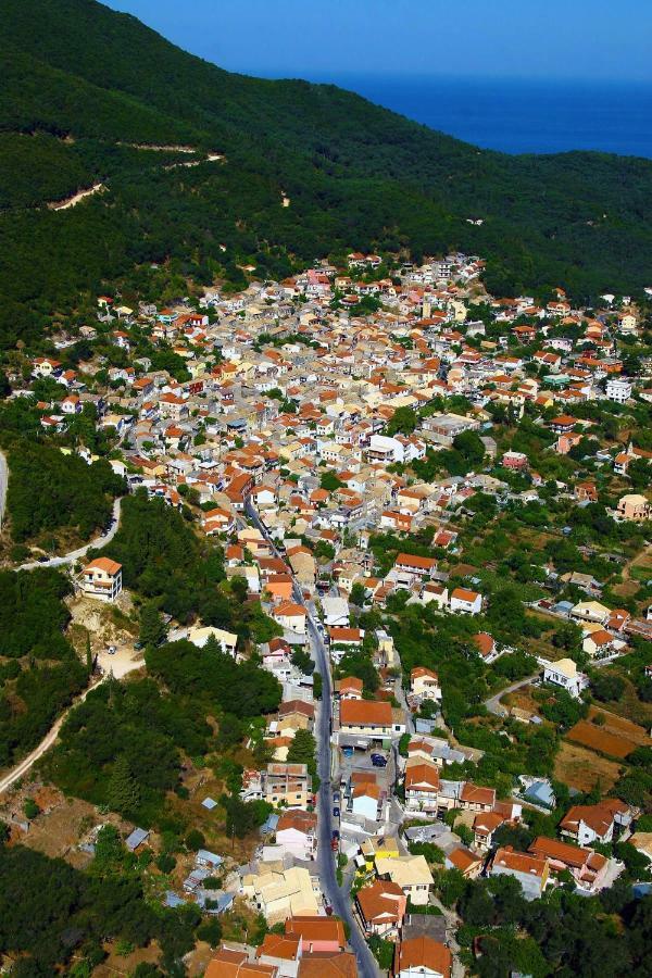 Giannoylas Hoyse{Pigadi Agios Matthaios  Экстерьер фото